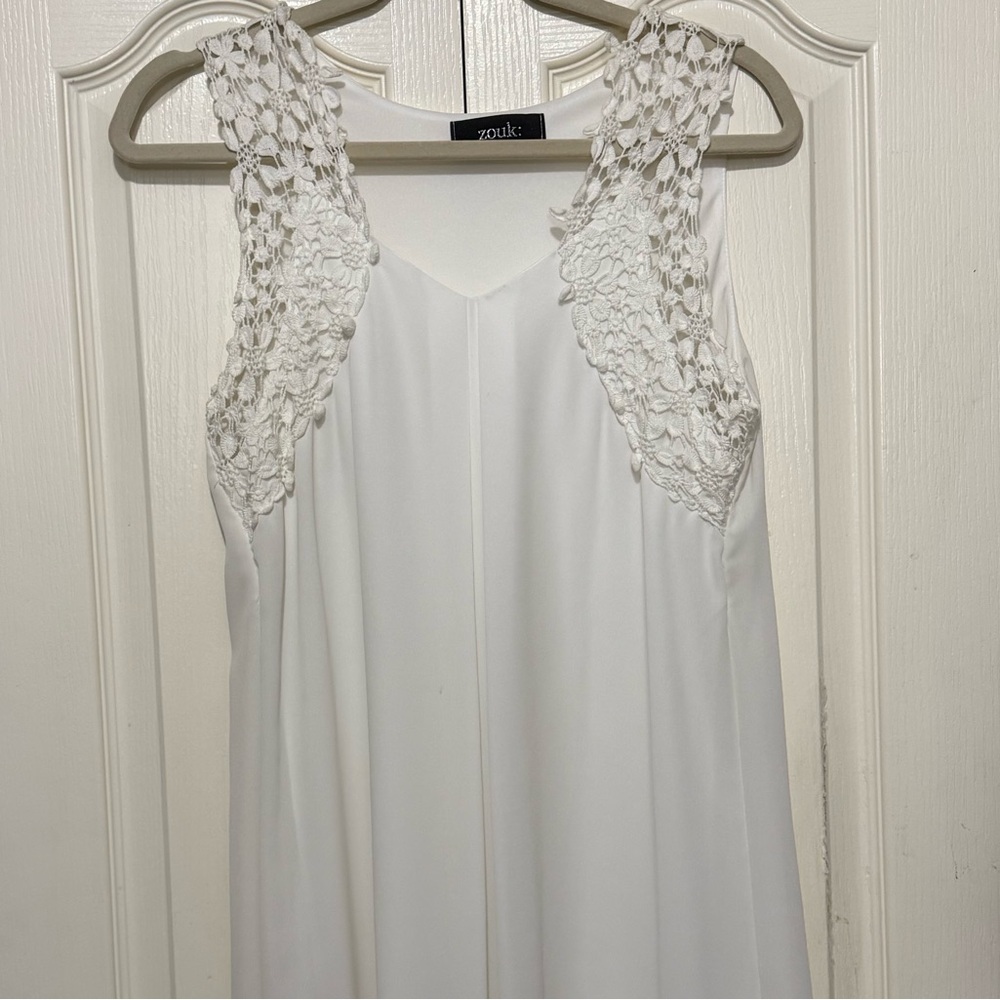 ZOUK White Lace Sleeveless Mini Dress